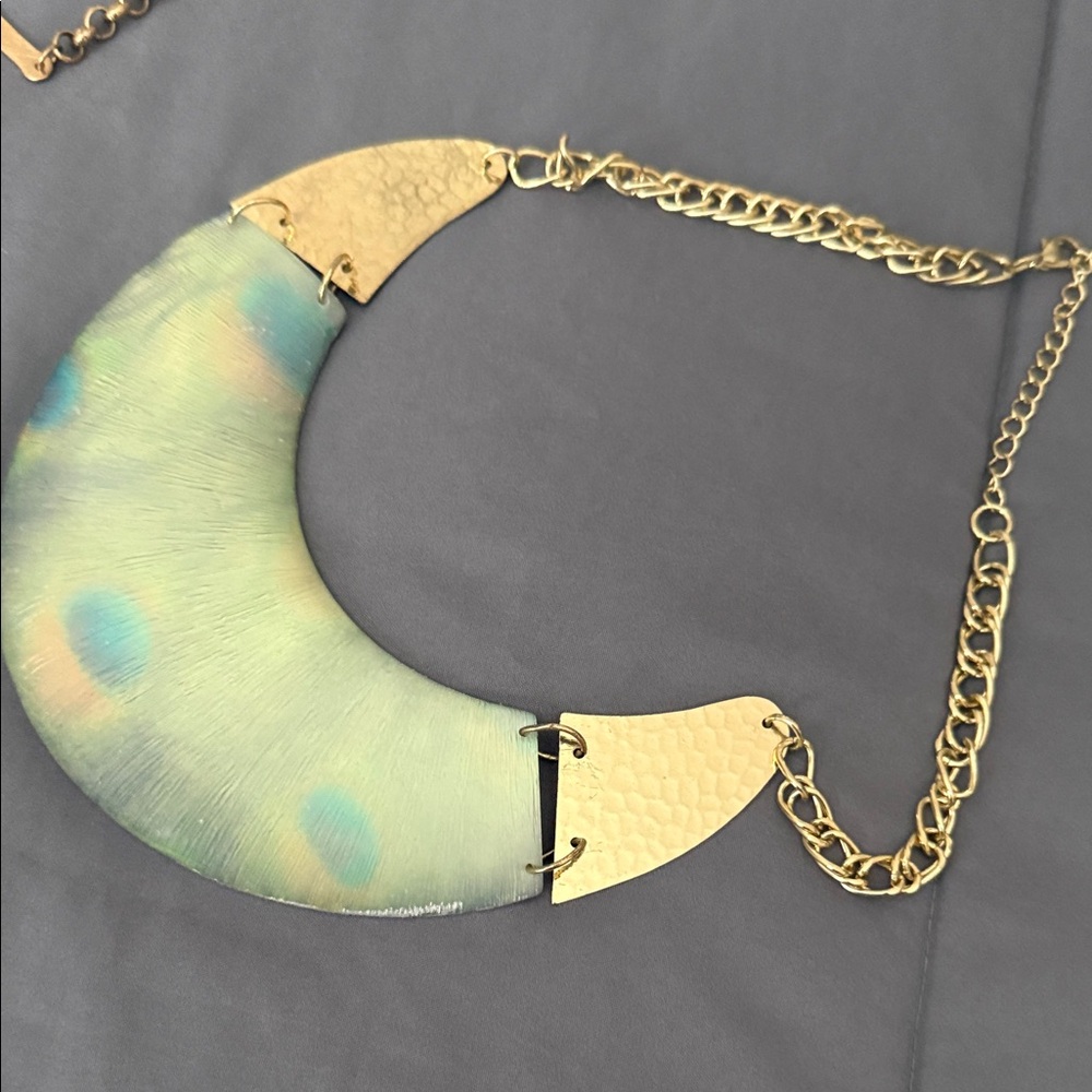 Elegant Gold and Green Necklace